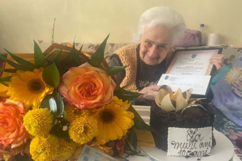 La mulți ani, la centenar! Ploieșteanca Varvara Țigău, fostă bibliotecară, a împlinit 100 de ani!