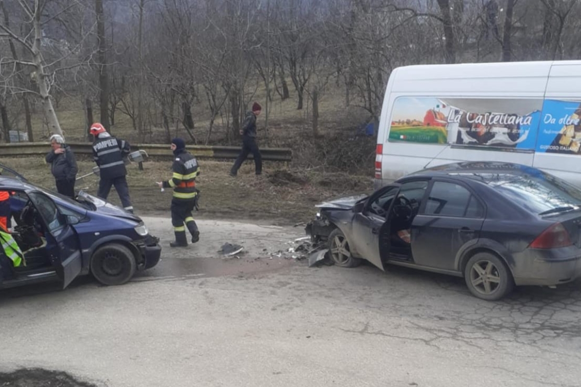 Două femei au fost rănite într-un accident produs pe DJ 102L, la Valea Plopului