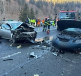 UPDATE/ Trafic blocat pe DN1, la ieșirea din Predeal spre Azuga, în urma unui accident cu patru răniți