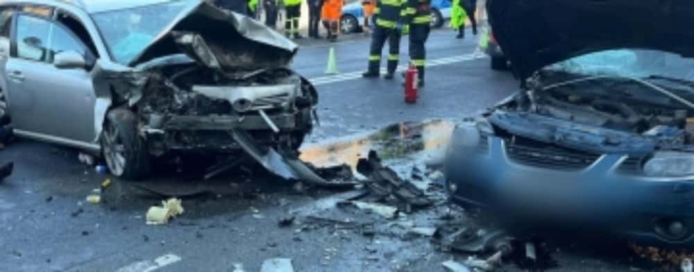 UPDATE/ Trafic blocat pe DN1, la ieșirea din Predeal spre Azuga, în urma unui accident cu patru răniți