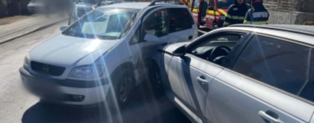 Accident pe DN1, în Bușteni. Pompierii au intervenit pentru descarcerarea unei persoane