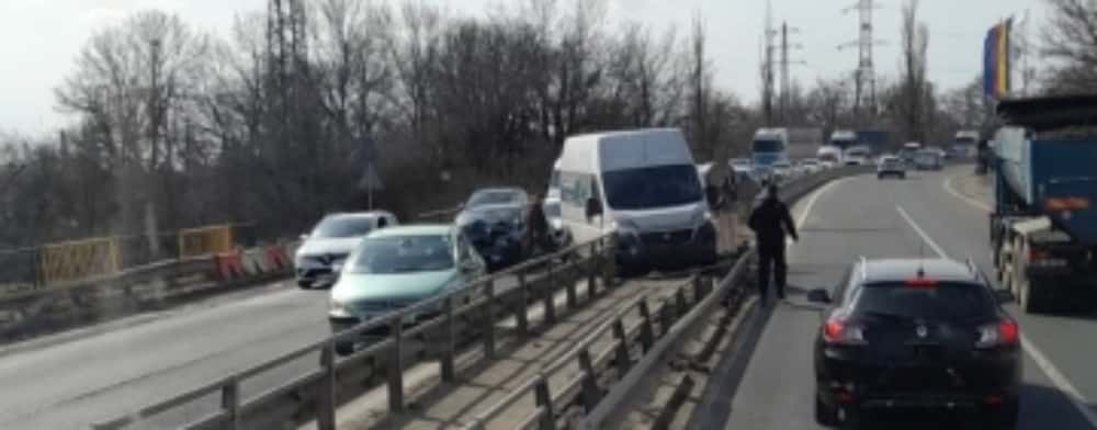 Trafic restricționat pe DN1B, din cauza unui accident rutier produs în zona Bucov