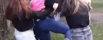 Bătaie între cinci adolescente, într-o școală din Câmpina