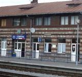 Un călător a căzut dintr-un tren, în stația Câmpina. Poliția a deschis dosar penal în acest caz