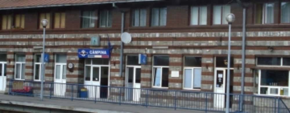 Un călător a căzut dintr-un tren, în stația Câmpina. Poliția a deschis dosar penal în acest caz