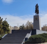 Cât vor rezista în fața bikerilor treptele refăcute ale statuii lui Mihai Viteazul?