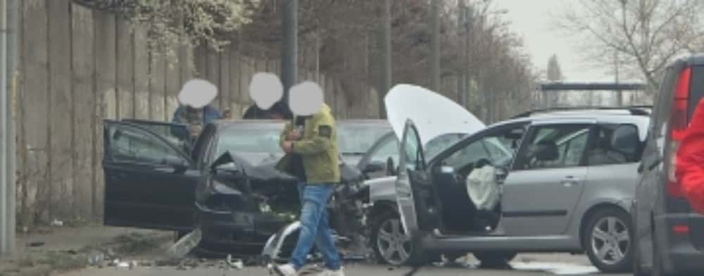 Patru răniți, doi copii și două femei, au ajuns la spital în urma unui accident rutier produs în Ploiești