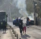 Coliziune între un autoturism și un autobuz, în apropierea Mănăstirii Sinaia. O mașină a fost cuprinsă de flăcări