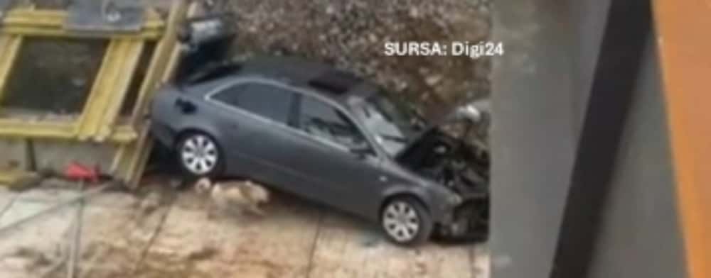Accident șocant/ A căzut în gol de pe un pod, după ce a intrat cu mașina pe șantierul autostrăzii A7