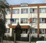 Reacția Prefecturii Prahova la problema deficitului de spații educaționale din școlile ”Bassarabescu” și „George Coșbuc” Ploiești