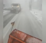 Iarnă în toată regula pe DN1, în zona Văii Prahovei! Utilajele acționează pentru îndepărtarea zăpezii