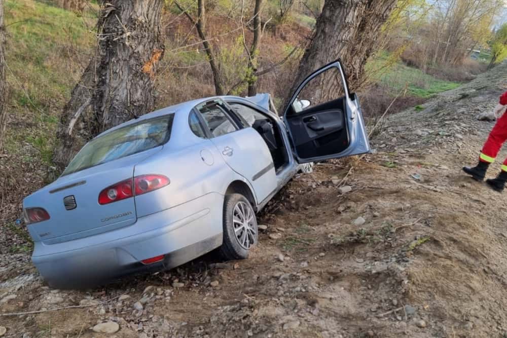Accident în comuna Gura Vitioarei. O șoferiță a fost grav rănită 