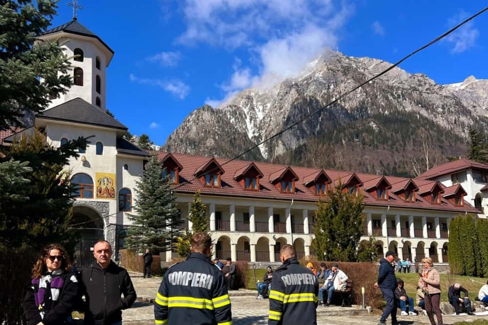 Pompierii, la datorie și de Sărbătoarea Floriilor