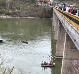 UPDATE/ Un microbuz a căzut în Dunăre, în județul Mehedinți!