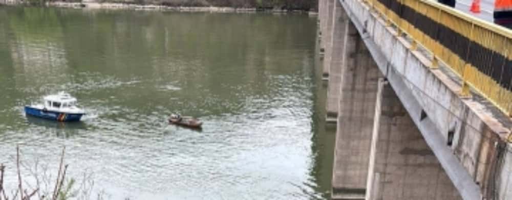 UPDATE/ Un microbuz a căzut în Dunăre, în județul Mehedinți!