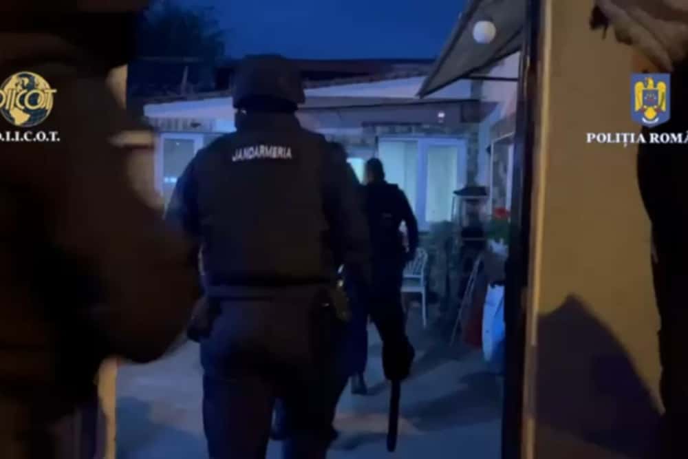Traficanți de droguri și de minori, arestați preventiv, în Prahova