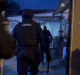 Traficanți de droguri și de minori, arestați preventiv, în Prahova