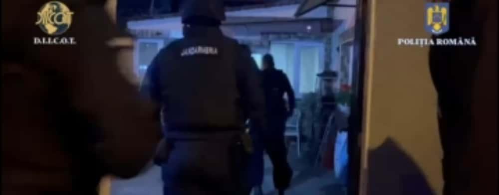 Traficanți de droguri și de minori, arestați preventiv, în Prahova