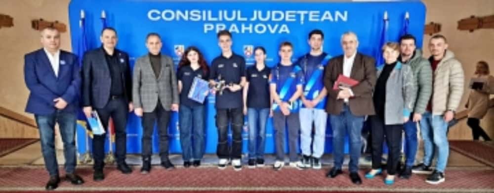 Echipa de robotică BraveBots, de la ”Mihai Viteazul”, premiată de Consiliul Județean Prahova