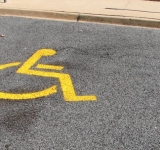 Prefectul Emil Drăgănescu cere verificarea tuturor locurilor de parcare destinate persoanelor cu handicap: cine le ocupă și cu ce drept?