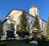 Jandarmii, la datorie și de Izvorul Tămăduirii, la Mănăstirea Ghighiu