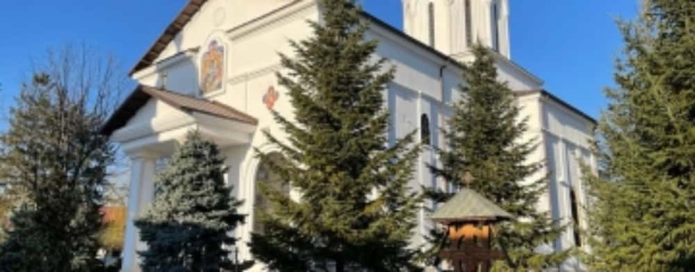 Jandarmii, la datorie și de Izvorul Tămăduirii, la Mănăstirea Ghighiu