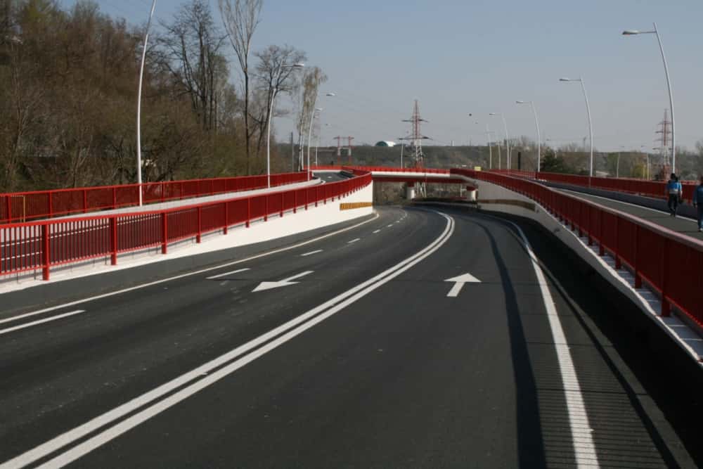 Pasarela de pe Calea Dacia din Câmpina, închisă temporar pentru reparații