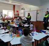 Zi neobișnuită pentru copiii din comuna Olari: polițiștii le-au luat locul profesorilor și educatorilor!