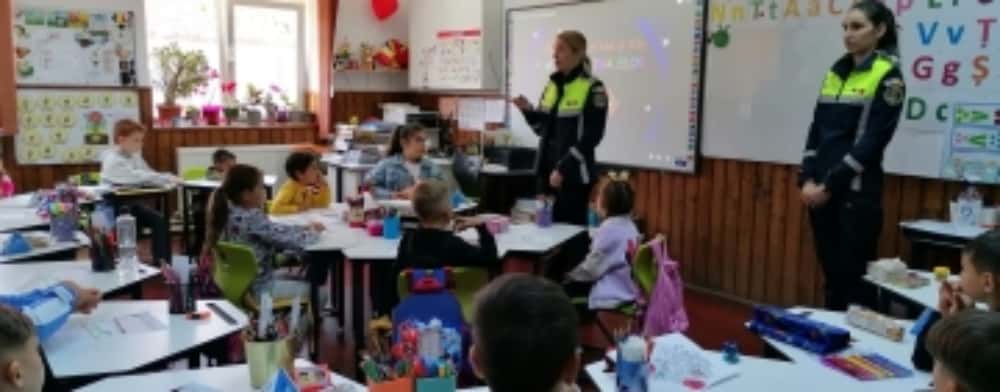 Zi neobișnuită pentru copiii din comuna Olari: polițiștii le-au luat locul profesorilor și educatorilor!