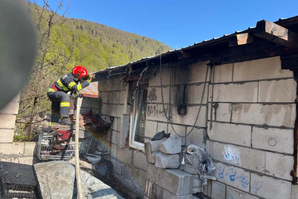 Incendiu la o locuință din Azuga, de 1 Mai