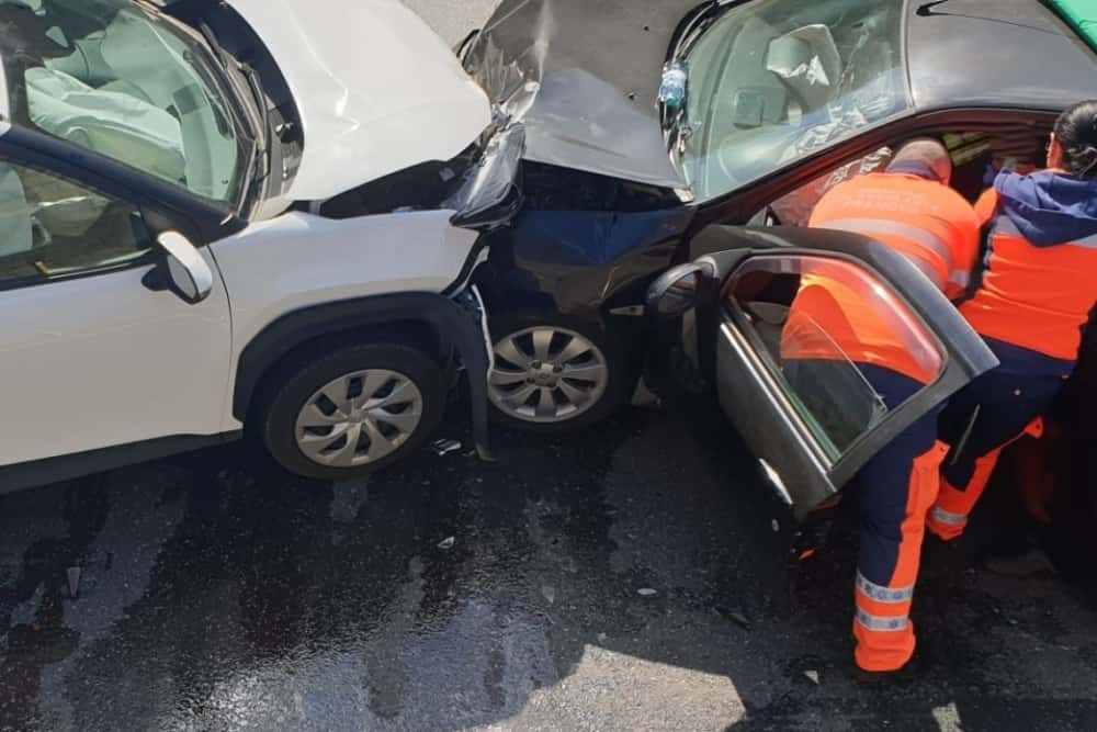 Trafic blocat pe DN1, la Sinaia. Accident cu șase persoane implicate