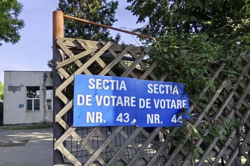 Femeile i-au întrecut pe bărbați la vot, în Prahova, până la ora 13:00