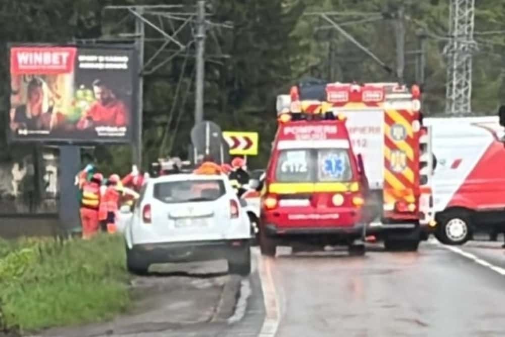 Accident grav la Azuga, pe DN1. Unul dintre șoferii implicați a fost transportat la spital