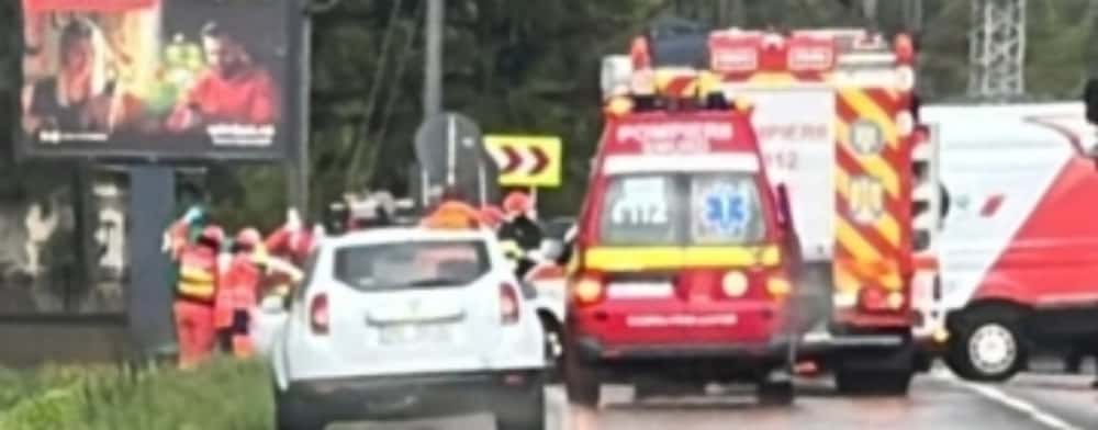 Accident grav la Azuga, pe DN1. Unul dintre șoferii implicați a fost transportat la spital