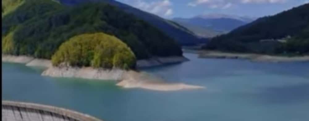 Nivelul apei din lacul Paltinu, cu peste 2 milioane de metri cubi mai mare decât în luna martie!