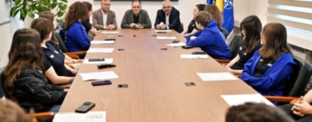 Echipa ”BraveBots”, de la Colegiul ”Mihai Viteazul” Ploiești, premiată de conducerea Consiliului Județean Prahova