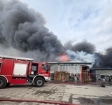 Haos în sectorul 6 al Capitalei, din cauza unui incendiu de proporții