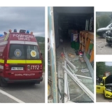 Accident la Lunca Mare, între Șotrile și Valea Doftanei! Un autoturism a intrat în clădirea unui magazin