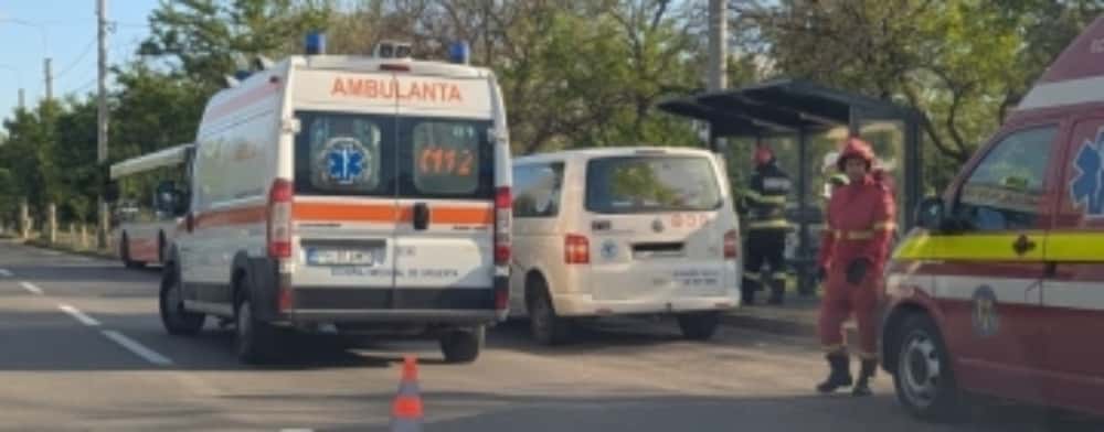 Microbuz cu muncitori, implicat într-un accident, în zona hipodromului din Ploiești