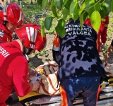 Vâlcea/ Bărbat căzut într-o fântână adâncă de 12 metri, salvat de pompieri