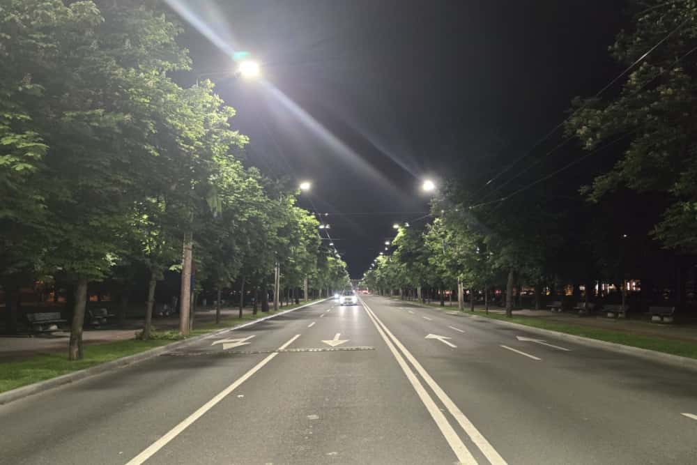 Becuri LED pe Bulevardul Independenței din Ploiești. Unde va mai fi schimbat sistemul de iluminat public în perioada următoare
