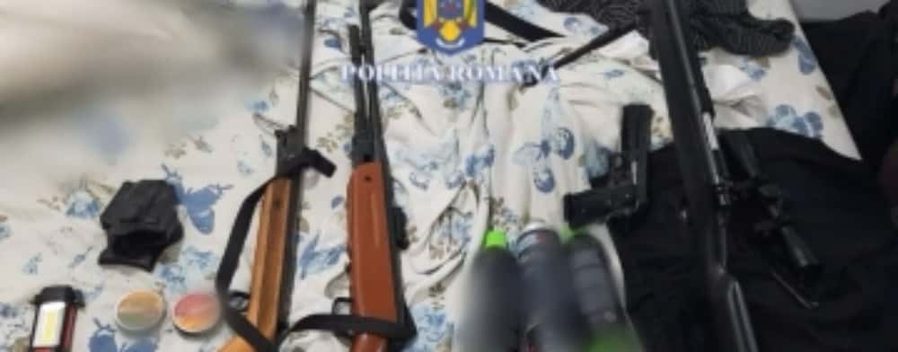Zeci de percheziții în Prahova, la persoane bănuite de deținere ilegală de arme neletale