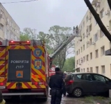 Zeci de persoane evacuate dintr-un bloc din cartierul ploieștean Mihai Bravu, din cauza unui incendiu