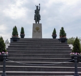 Ce ”soluție” a găsit Primăria Ploiești pentru a opri vandalizarea statuii lui Mihai Viteazul. Reacțiile ploieștenilor