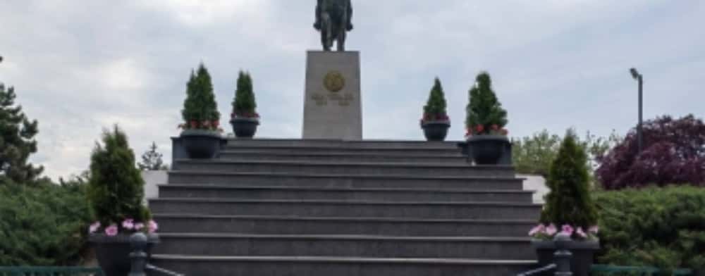 Ce ”soluție” a găsit Primăria Ploiești pentru a opri vandalizarea statuii lui Mihai Viteazul. Reacțiile ploieștenilor