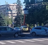 Două autoturisme, implicate într-un accident rutier, în centrul Ploieștiului