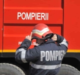 UPDATE/ Incendiu într-un bloc de pe Bulevardul Republicii din Ploiești. Sunt evacuați locatarii din apartamentele de deasupra celui în care au izbucnit flăcările