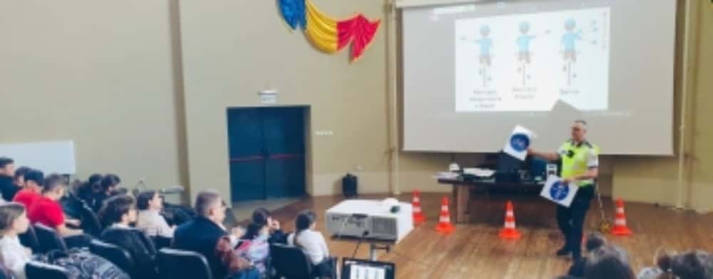 Sute de elevi prahoveni au participat la „Săptămâna națională a siguranței rutiere”
