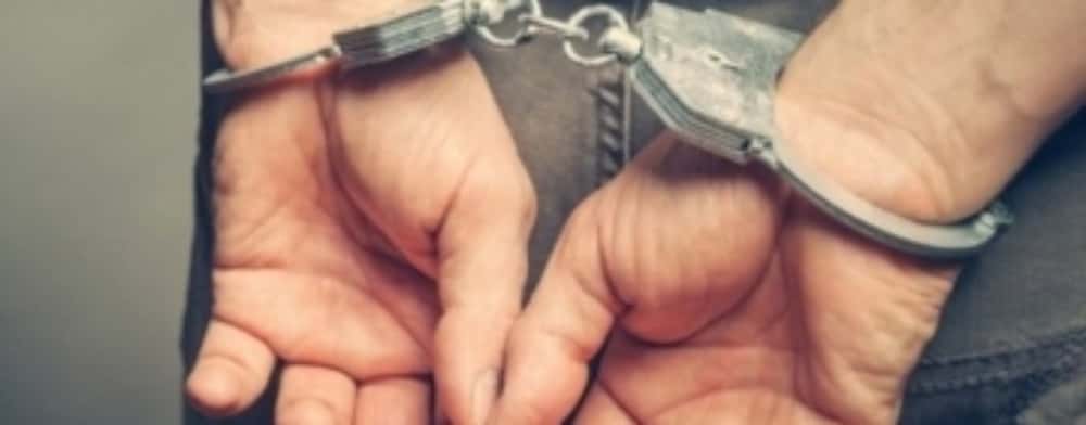 Musafirul a fugit cu mașina gazdei. Polițiștii prahoveni au recuperat și mașina și pe fugar