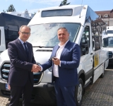 Alte zeci de microbuze electrice vor ajunge la elevii din Prahova